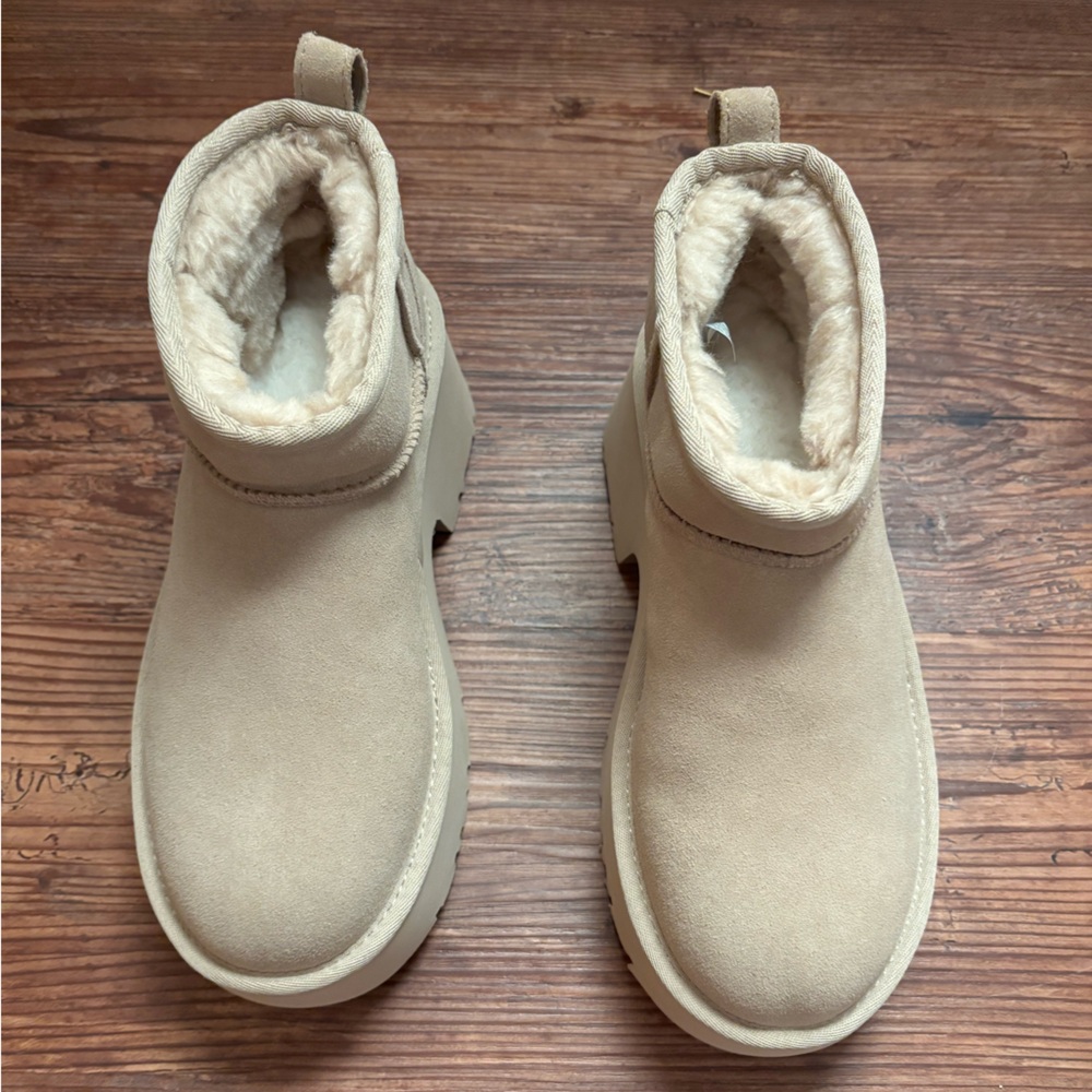 NWOT UGG Ultra Mini New Heights Boot - Picture 3 of 8